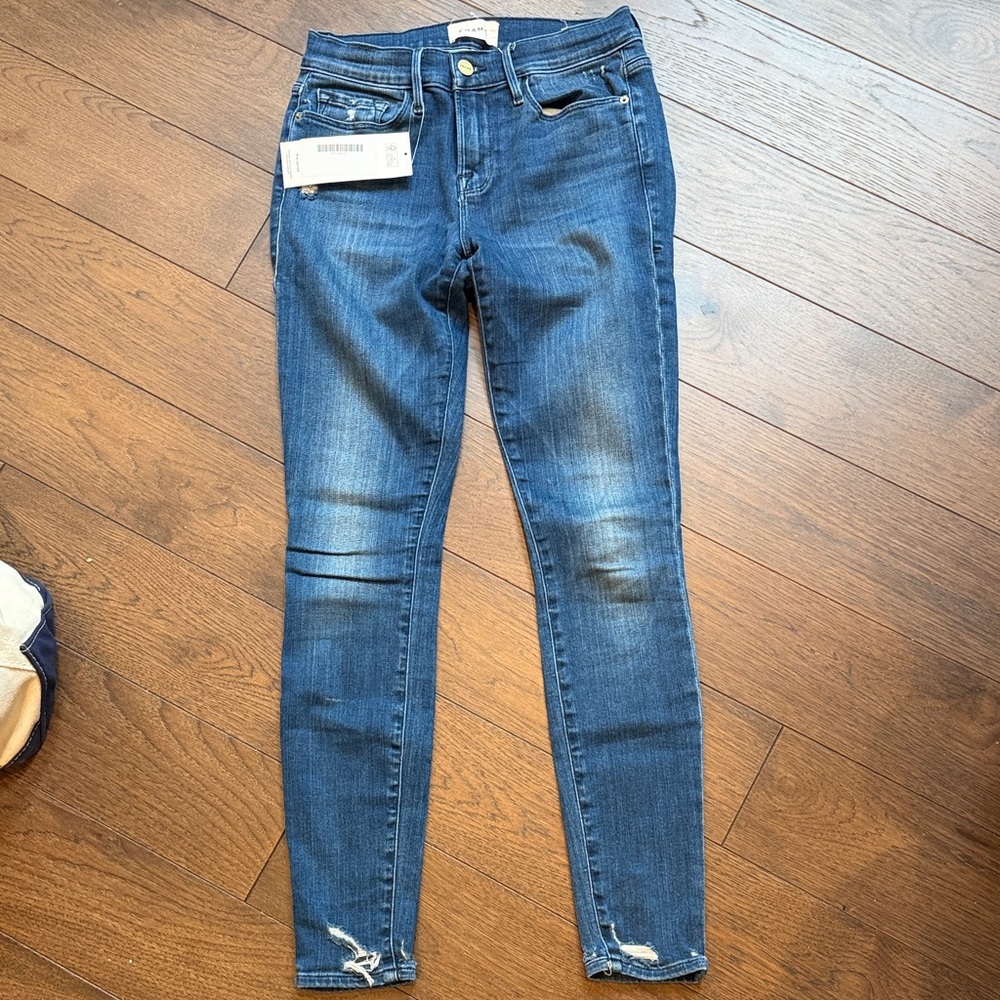 Frame Le Skinny de Jeanne Distressed Skinny Jean Size 25 C5-004